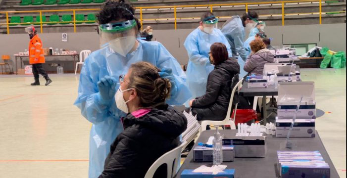 Deseñan un novo modelo matemático fraccionario para estimar a propagación da covid-19 tendo en conta as súas mutacións
