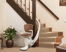 Los motivos para tener una silla salvaescaleras en tu hogar