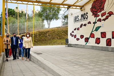 La Xunta invierte más de 410.000 € en la renovación de la cubierta del instituto de Mos