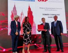 El Dr. Tomás Camacho, de VithasLab, recibe en Santiago un reconocimiento especial al mérito profesional de la Fundación Internacional ORP