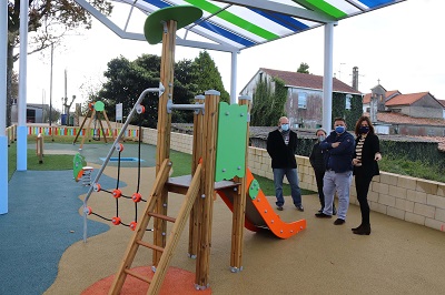 La Xunta colabora con el ayuntamiento de Frades en la construcción de un nuevo parque infantil cubierto en la parroquia de Abellá