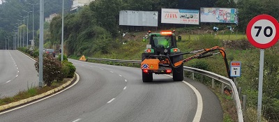Los trabajos de limpieza en las márgenes de las carreteras de la Xunta permitieron desde julio el desbroce mecánica de 320 km y actuar en una superficie de 112.500 m2 de modo manual