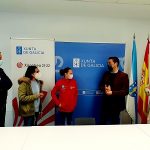 Luis López recibe a la nadadora infantil Daniela Suárez para trasladarle la enhorabuena por sus éxitos y su convocatoria con la selección