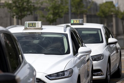 La Xunta concede 177 ayudas para la adquisición de taxis adaptados a la movilidad reducida, de bajas emisiones o eléctricos, con una inversión de más de 906.000 euros