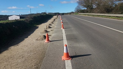 La Xunta ejecuta trabajos de refuerzo de la seguridad viaria en la carretera LU-633 en Gonzar, en el ayuntamiento de Portomarín, en el trecho coincidente con el Camino Francés