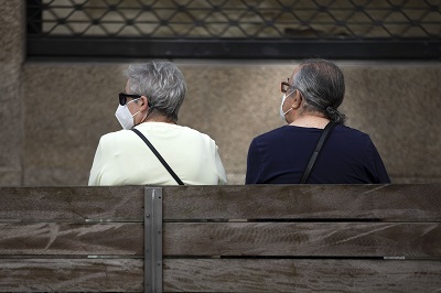 La Xunta aplicará la ley sobre uso de las mascarillas con la recomendación de su mantenimiento en aquellos espacios exteriores donde se puedan producir aglomeraciones La Xunta aplicará la ley sobre uso de las mascarillas con la recomendación de su mantenimiento en aquellos espacios exteriores donde se puedan producir aglomeraciones