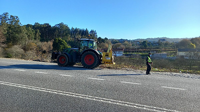 La Xunta inicia esta semana nuevos trabajos de desbroce y limpieza en los márgenes de carreteras autonómicas en las provincias de Lugo y de Ourense