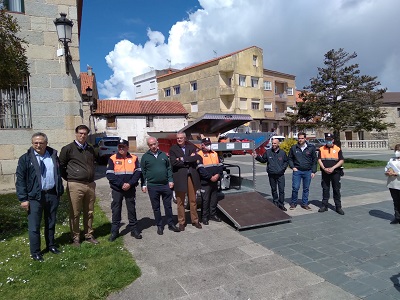 La Xunta refuerza la equipación de la Agrupación de Voluntarios de Protección Civil de Vilanova de Arousa con un remolque de emergencias