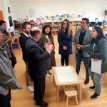 Luis López destaca el trabajo de innovación educativa del CEIP A Torre-Cela de Bueu para la mejora de la enseñanza pública