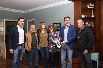 Román Rodríguez visita el equipo del largometraje Honeymoon en la recta final de su rodaje en Galicia
