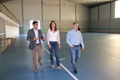 La Xunta colabora con el Ayuntamiento de A Arnoia en la mejora del pavimento y de la accesibilidad en el pabellón municipal de deportes