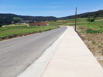 La Xunta finaliza la construcción de una senda en la carretera AC-421 entre Valenza y Castrobó, en el ayuntamiento de Coristanco