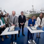 O presidente da Xunta participa na sinatura do convenio para o fomento da mobilidade sostible na fachada marítima de Vigo