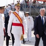 Rueda asiste a la jura de bandera y entrega de los Reales Despachos de la Escuela Naval Militar de Marín, presidida por el Rei Felipe VI