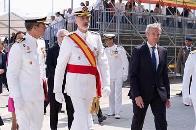 Rueda asiste a la jura de bandera y entrega de los Reales Despachos de la Escuela Naval Militar de Marín, presidida por el Rei Felipe VI