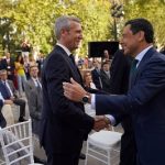 Rueda asiste a la toma de posesión del presidente de la Junta de Andalucía