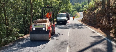 La Xunta realiza trabajos de mejora del firme en la carretera OU-193 en Cortegada, que suponen una inversión de 200.000 €