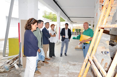 El delegado territorial de la Xunta en Ourense supervisa las obras de rehabilitación integral del CEIP de Mariñamansa