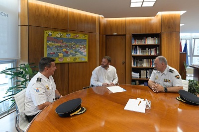 Trenor recibe al nuevo inspector jefe de la Unidad de Policía Autonómica de A Coruña, Alejandro Maceiras
