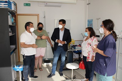 El delegado territorial de la Xunta supervisa las obras que se realizaron en los centros de salud de Amoeiro y Vilardevós