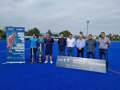 El delegado territorial de la Xunta en Ourense participa en la presentación del Preeuropeo de selecciones masculinas de hockey hierba