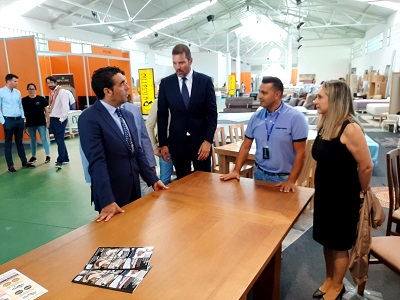 Luis López garantiza el “máximo apoyo” de la Xunta para el futuro de la Feria del Mueble y el crecimiento del sector