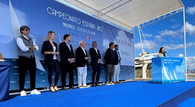 Fernández-Tapias remarca la importancia estratégica de las competiciones náuticas como polo de atracción turística