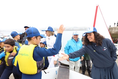 Unos 200 escolares gallegos se acercan cada año a la náutica y a los deportes marítimos a través de las actividades que organiza la escuela de vela Cataventos