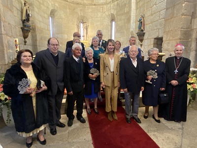 Fernández-Tapias acompaña a seis matrimonios de Coruxo en la celebración de sus bodas de oro y diamantes