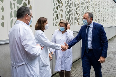 García Comesaña presenta la nueva unidad de ensayos clínicos en fases tempranas y garantiza la labor de excelencia de los investigadores gallegos