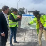 El delegado territorial de la Xunta en Ourense supervisa el inicio de las obras de mejora del firme en la carretera OU-533 al paso por el ayuntamiento de Viana do Bolo