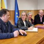 Ethel Vázquez anuncia la licitación de las obras de la nueva senda en la carretera AC-524 en Frades, que supondrán una inversión de la Xunta de 242.000 euros