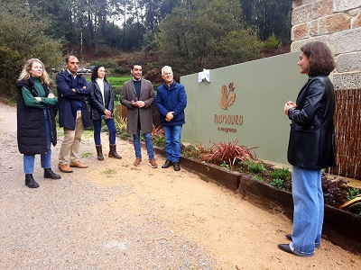 Luis López destaca el potencial turístico y educativo de la nueva Ecogranxa de Riomouro, en el ayuntamiento de Poio