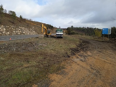 La Xunta inicia las obras de mejora de seguridad en la intersección de la carretera OU-122 en Viladequinta, en el ayuntamiento de Carballeda de Valdeorras