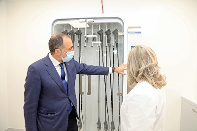 El conselleiro de Sanidade destaca que el Hospital de Barbanza cumple años renovándose tras visitar la nueva área de endoscopias