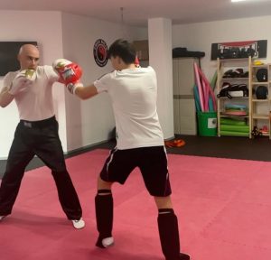 Fredi Monsteirin, el entrenador que ha puesto de moda el Kickboxing en Lugo