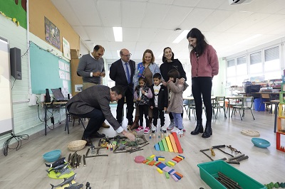 Román Rodríguez subraya que la mejora del colegio de Viñas, en Poio, es un ejemplo de modernización de las infraestructuras educativas impulsadas por la Xunta