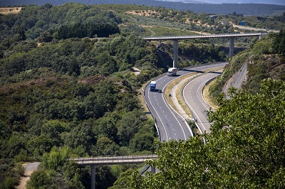 La Xunta modifica el convenio con la concesionaria de las autopistas autonómicas para congelar los peajes y seguir bonificándolos en 2023, lo que beneficiará a 26.500 gallegos al día