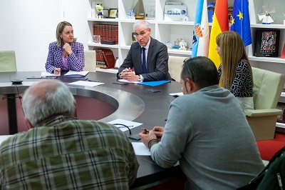 La Xunta y el comité de empresa de As Pontes coinciden en la necesidad de que el Gobierno aclare la situación de la central térmica y la capacidad del nudo de evacuación