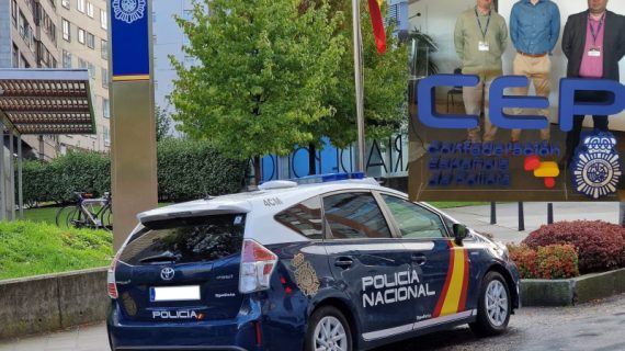 La CEP denuncia la existencia de vehículos policiales parados los garajes de las comisarías gallegas por falta de ruedas y baterías
