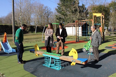 La Xunta colabora en la instalación de un área de juegos en el ayuntamiento de Trasmiras con una aportación de más de 33.000 €