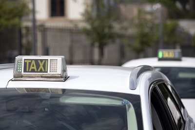 La Xunta integrará los servicios de taxi en la cadena de transporte público autonómico con el objetivo de favorecer desplazamientos útiles y eficientes en el rural