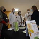 El área sanitaria de Pontevedra y O Salnés y la Asociación Española de enfermos de Meniere conmemoran el Día mundial de esta enfermedad con una mesa informativa en el hospital de Montecelo
