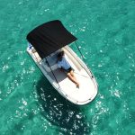 Navegando por Ibiza en un barco sin licencia
