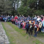 Unos 150 escolares del CEIP Paradai de Lugo participan en una plantación organizada por la Xunta para celebrar el Día del Árbol