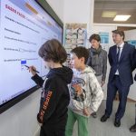 La Xunta avanza en la digitalización de las aulas con la instalación de 9.000 paneles interactivos