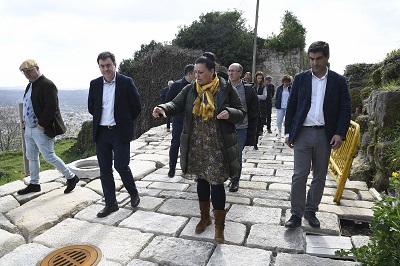 La Xunta finalizará la restauración del Camiño Real en el acceso a la Fortaleza de Monterrei esta primavera