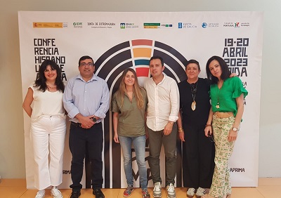 La Xunta presenta su proyecto Artesanía no prato a profesionales del turismo y de la artesanía de toda la península