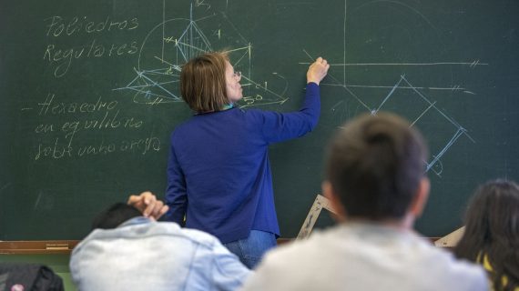 Casi 300 docentes podrán mejorar su formación en cinco países extranjeros