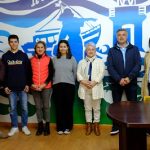 Martina Aneiros felicita a dos alumnos del IES Punta Candieira por sus resultados en la XL Olimpiada Galega de Química